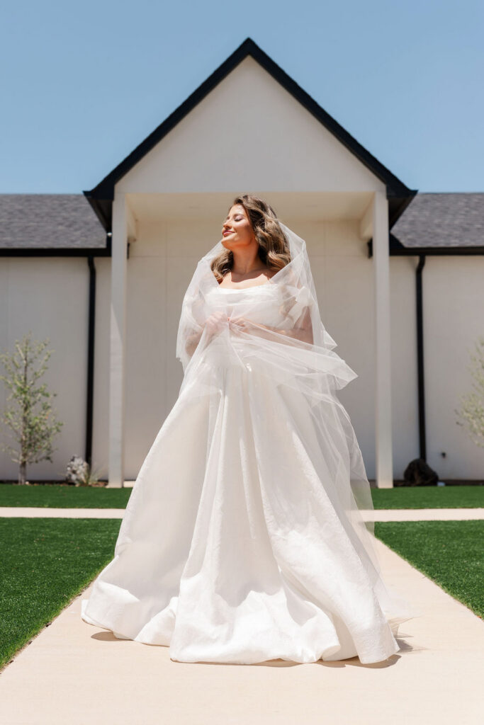 Grace Manor Events Bride in front of wedding Venue (1)